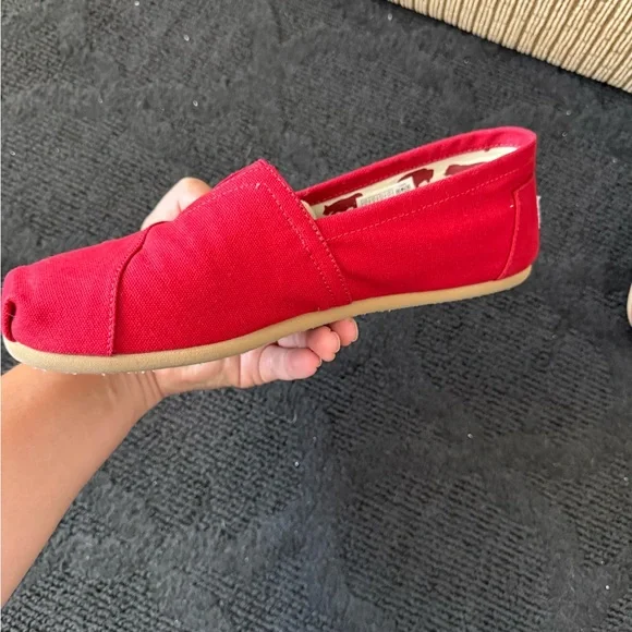 TOMS Men’s Red Canvas Slip-On Shoes - Picture 5 of 7